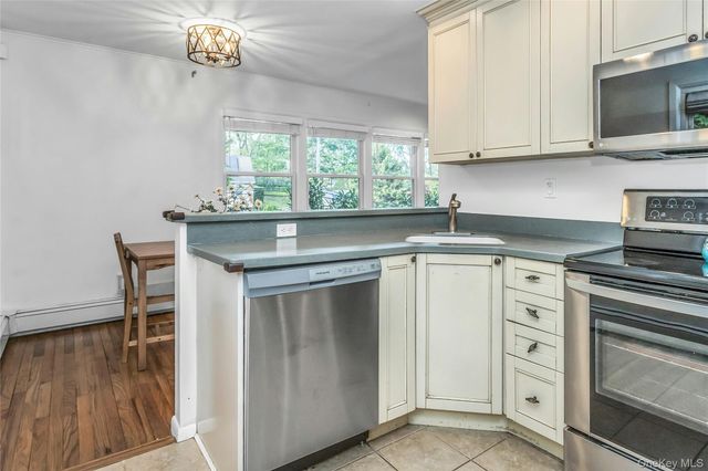 10 Minetta Court, Huntington, NY 11743