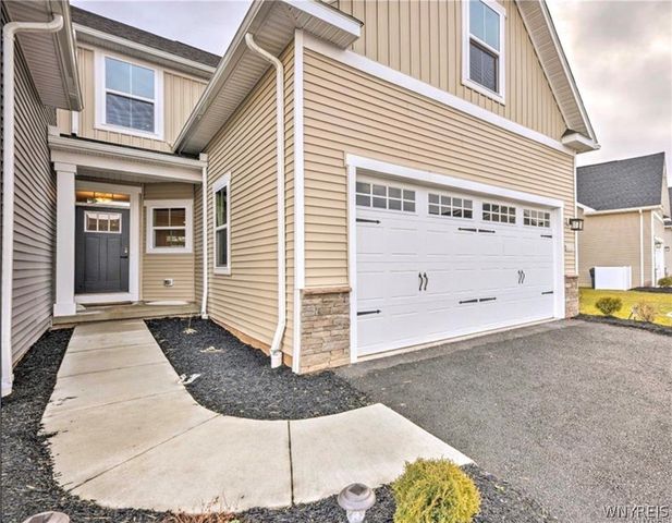173 Sandstone Circle, Grand Island, NY 14072
