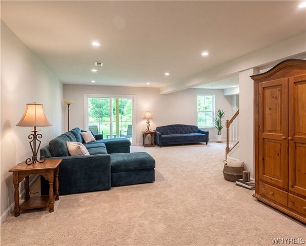 173 Sandstone Circle, Grand Island, NY 14072