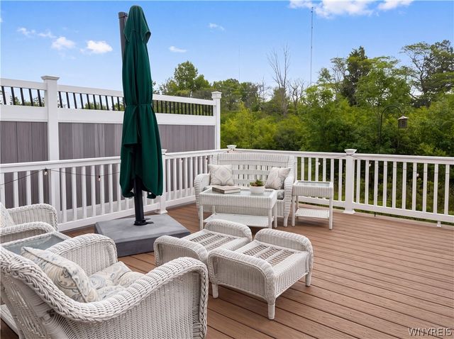 173 Sandstone Circle, Grand Island, NY 14072