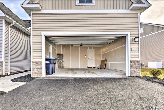 173 Sandstone Circle, Grand Island, NY 14072