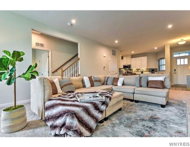 173 Sandstone Circle, Grand Island, NY 14072