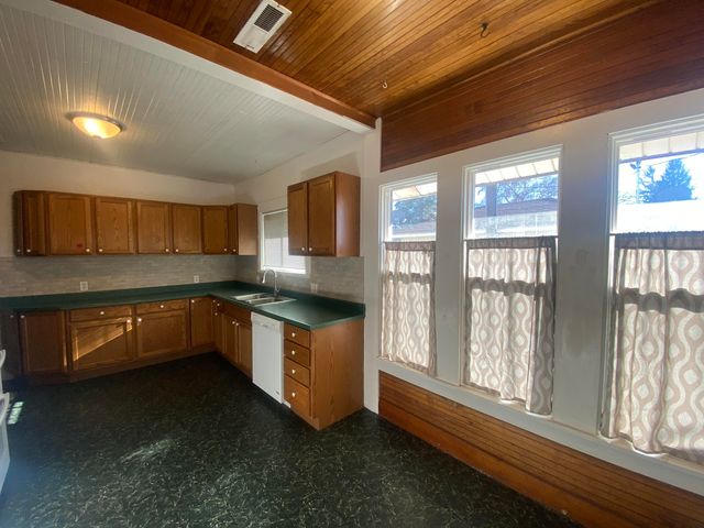 332 N Madison Street, Merrill, OR 97633