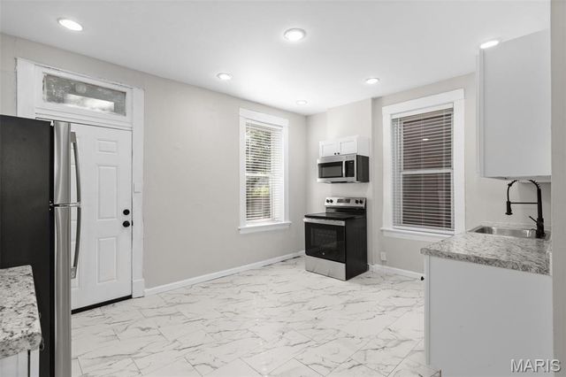 3820 Iowa Avenue, St Louis, MO 63118