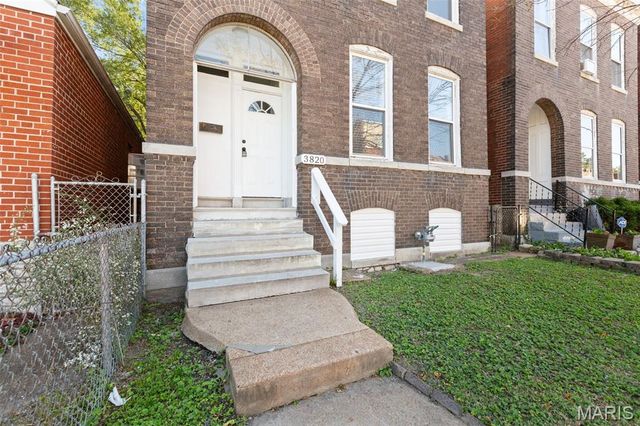 3820 Iowa Avenue, St Louis, MO 63118