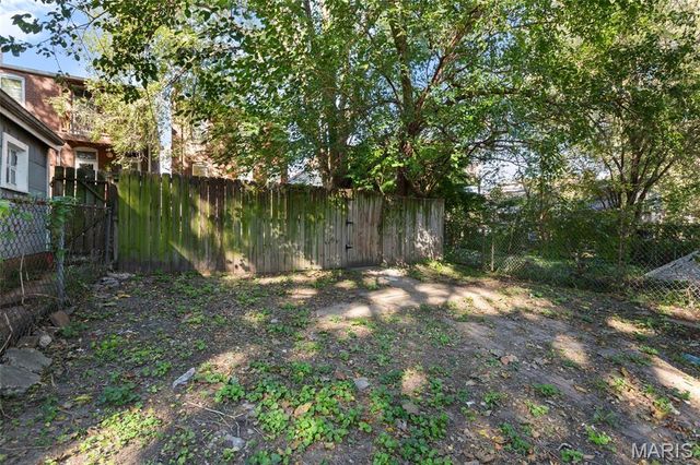 3820 Iowa Avenue, St Louis, MO 63118
