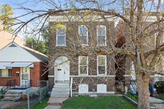 3820 Iowa Avenue, St Louis, MO 63118