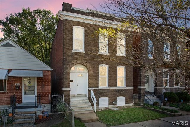 3820 Iowa Avenue, St Louis, MO 63118