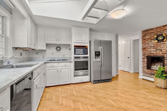 31 White Road, Wayland, MA 01778