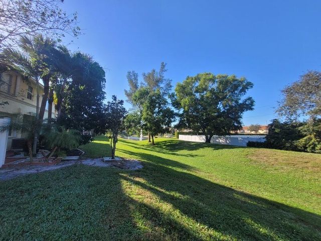 303 Seminole Palms Drive, Greenacres, FL 33463