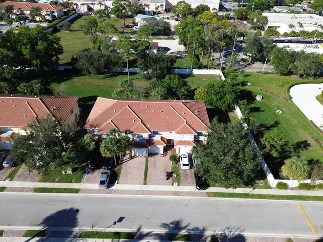 303 Seminole Palms Drive, Greenacres, FL 33463