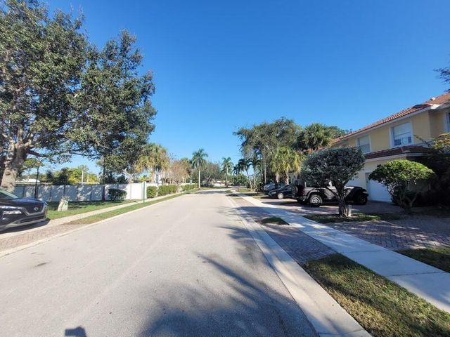 303 Seminole Palms Drive, Greenacres, FL 33463