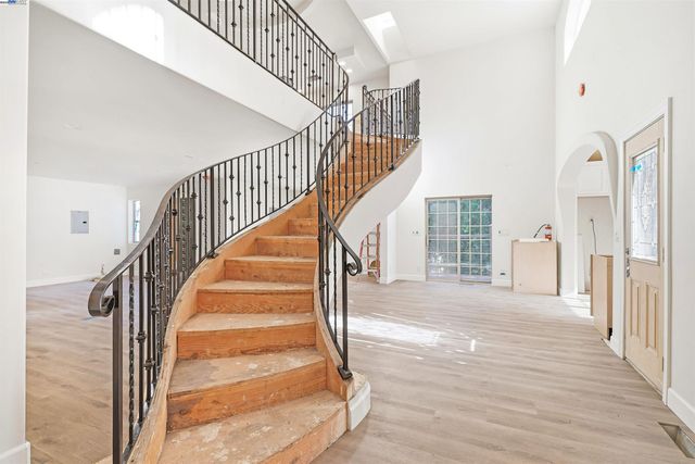 36215 Palomares Rd, Castro Valley, CA 94552