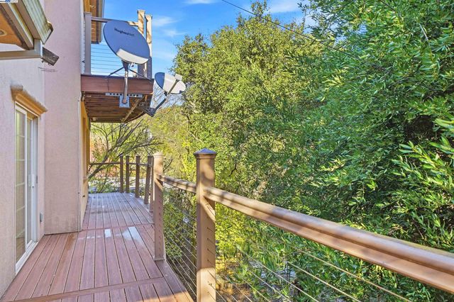 36215 Palomares Rd, Castro Valley, CA 94552