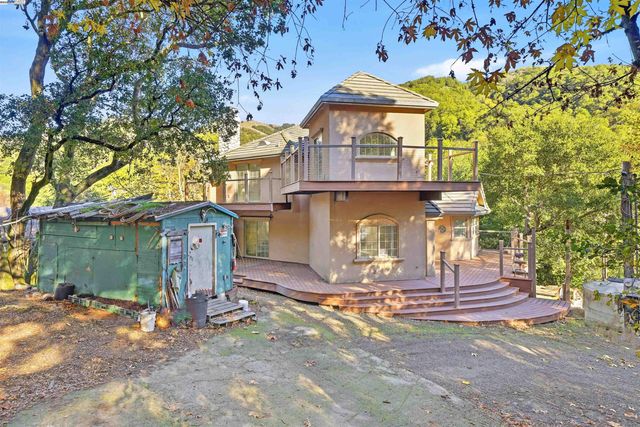 36215 Palomares Rd, Castro Valley, CA 94552