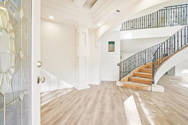 36215 Palomares Rd, Castro Valley, CA 94552