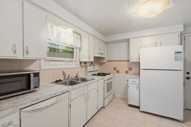 6160 Coyla Avenue NW, Canal Fulton, OH 44614