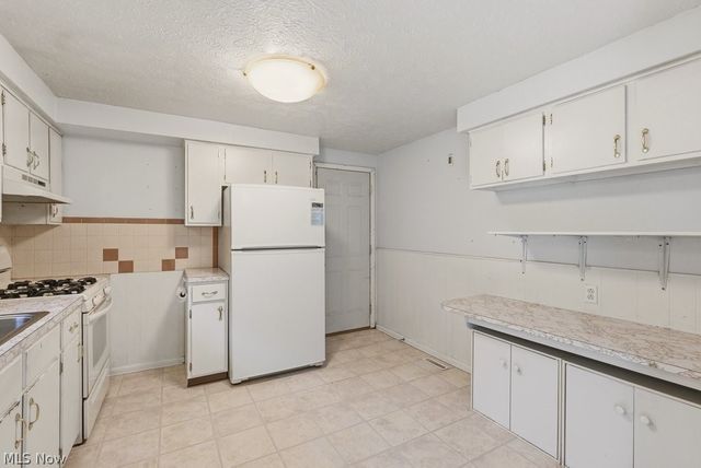 6160 Coyla Avenue NW, Canal Fulton, OH 44614