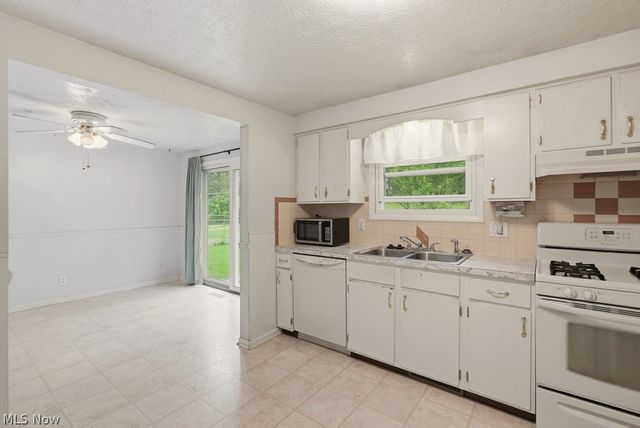 6160 Coyla Avenue NW, Canal Fulton, OH 44614