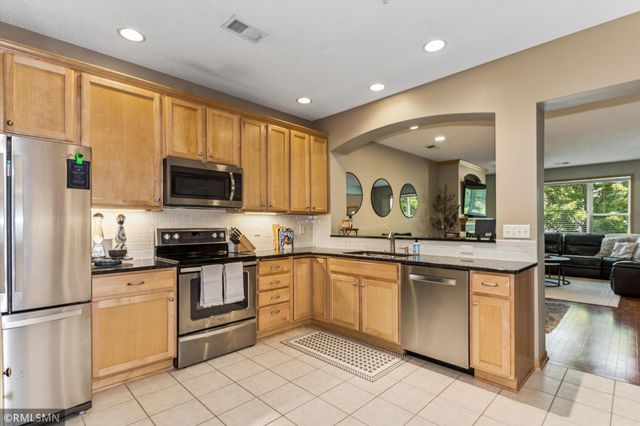 8064 Golden Valley Road, Golden Valley, MN 55427