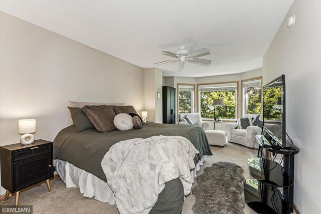 8064 Golden Valley Road, Golden Valley, MN 55427