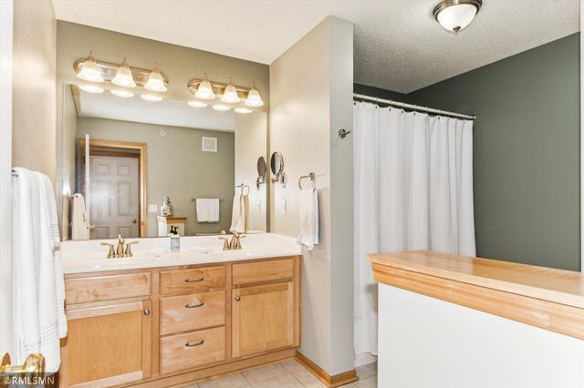8064 Golden Valley Road, Golden Valley, MN 55427