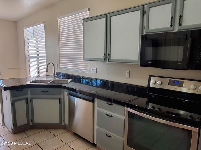 9861 N Western Sky Place, Tucson, AZ 85742