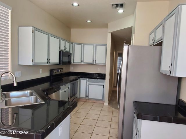 9861 N Western Sky Place, Tucson, AZ 85742