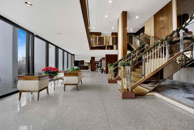 3200 N Lake Shore Drive 909, Chicago, IL 60657