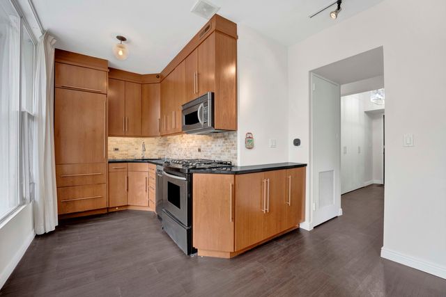 3200 N Lake Shore Drive 909, Chicago, IL 60657