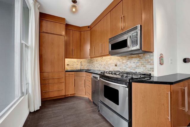 3200 N Lake Shore Drive 909, Chicago, IL 60657