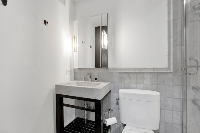 3200 N Lake Shore Drive 909, Chicago, IL 60657