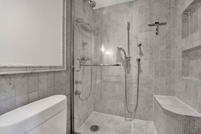 3200 N Lake Shore Drive 909, Chicago, IL 60657