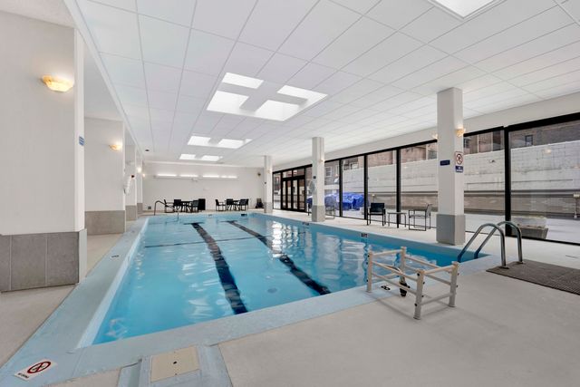 3200 N Lake Shore Drive 909, Chicago, IL 60657