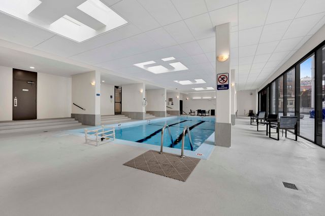 3200 N Lake Shore Drive 909, Chicago, IL 60657