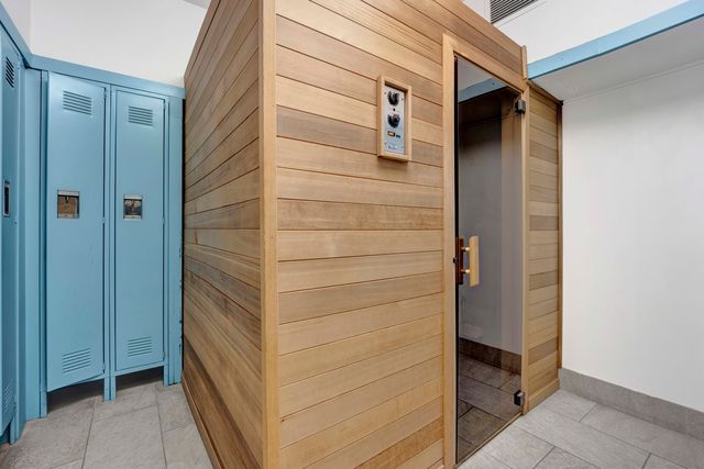 3200 N Lake Shore Drive 909, Chicago, IL 60657