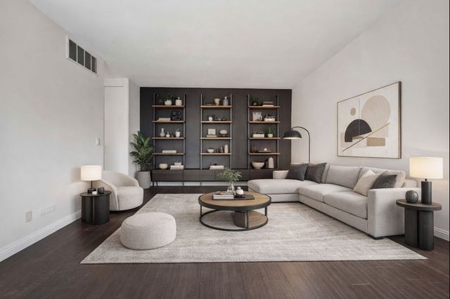 3200 N Lake Shore Drive 909, Chicago, IL 60657