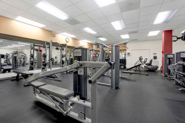 3200 N Lake Shore Drive 909, Chicago, IL 60657