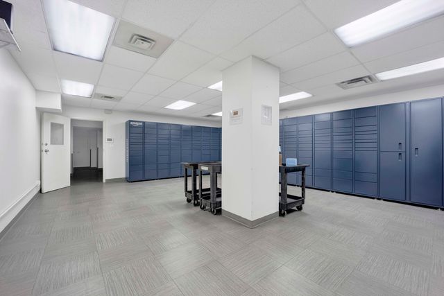 3200 N Lake Shore Drive 909, Chicago, IL 60657