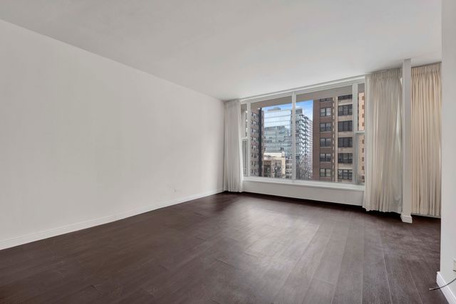 3200 N Lake Shore Drive 909, Chicago, IL 60657