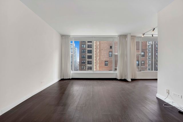 3200 N Lake Shore Drive 909, Chicago, IL 60657