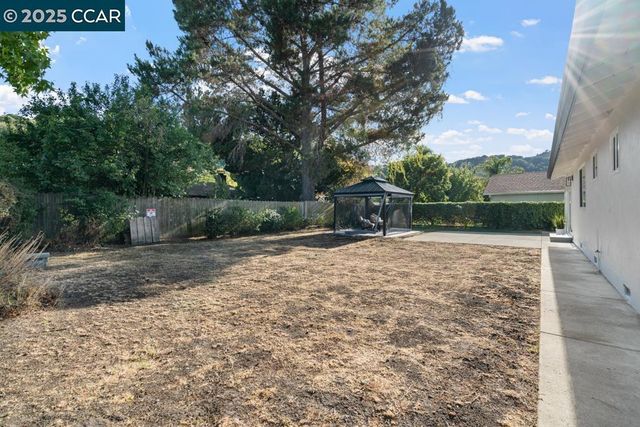 2358 Wright Ave, Pinole, CA 94564