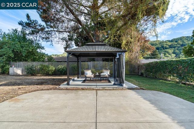 2358 Wright Ave, Pinole, CA 94564