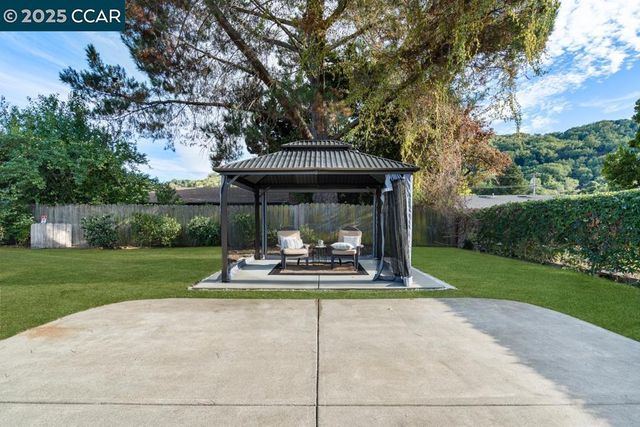 2358 Wright Ave, Pinole, CA 94564