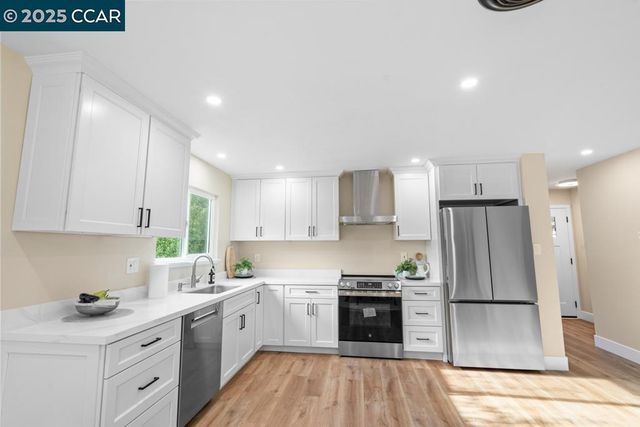 2358 Wright Ave, Pinole, CA 94564