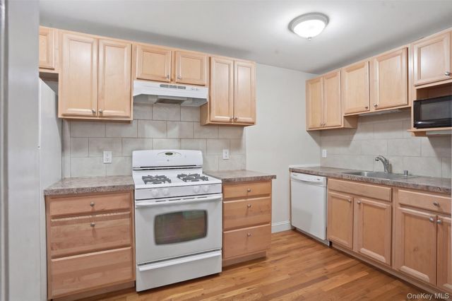 106 Newport Bridge Road, Warwick, NY 10990