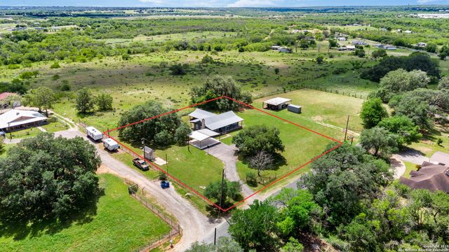 18950 SOUTHTON RD, Elmendorf, TX 78112