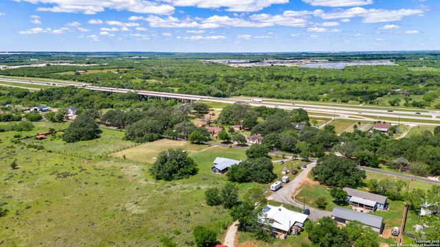 18950 SOUTHTON RD, Elmendorf, TX 78112