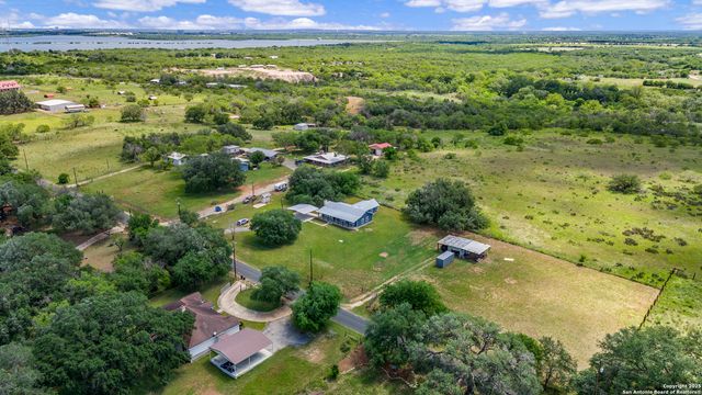 18950 SOUTHTON RD, Elmendorf, TX 78112