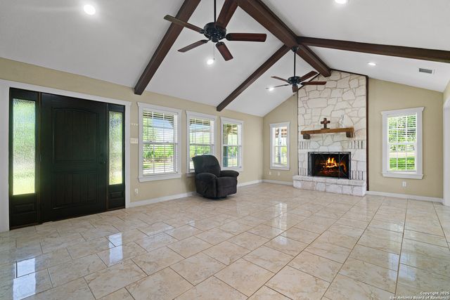 18950 SOUTHTON RD, Elmendorf, TX 78112